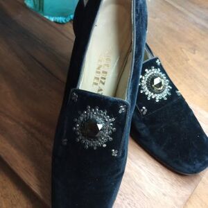 Italian Signed Shoe Biz Bendel Women's Shoe 8.5 Vintage Jewel Black Velvet Heels